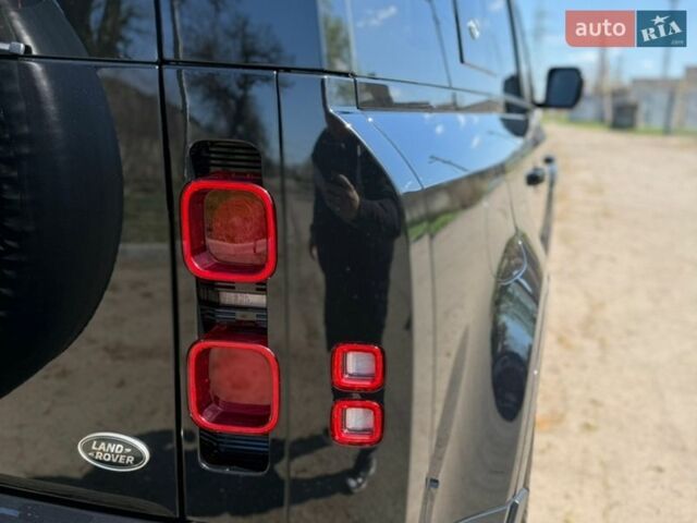 Чорний Ленд Ровер Дефендер, об'ємом двигуна 2 л та пробігом 92 тис. км за 54500 $, фото 13 на Automoto.ua