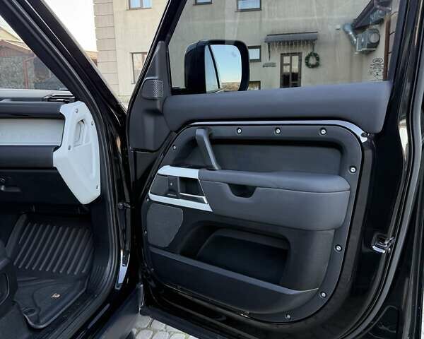 Черный Ленд Ровер Дефендер, объемом двигателя 3 л и пробегом 102 тыс. км за 88500 $, фото 43 на Automoto.ua