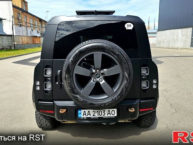 Черный Ленд Ровер Дефендер, объемом двигателя 3 л и пробегом 107 тыс. км за 70000 $, фото 3 на Automoto.ua
