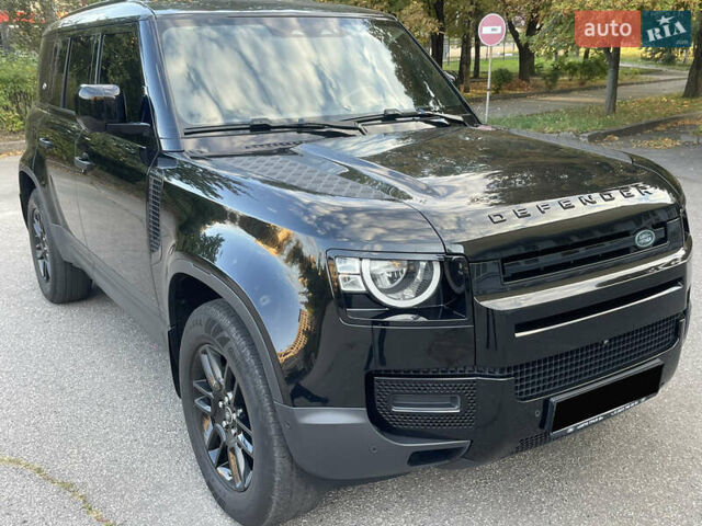 Чорний Ленд Ровер Дефендер, об'ємом двигуна 2 л та пробігом 107 тис. км за 54799 $, фото 1 на Automoto.ua