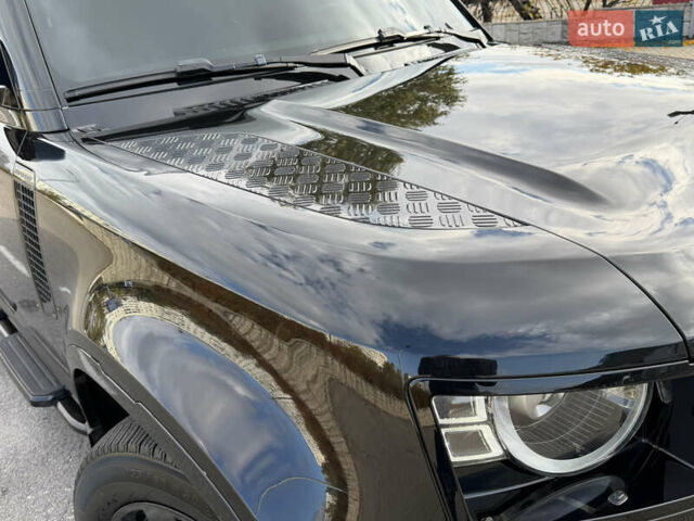 Черный Ленд Ровер Дефендер, объемом двигателя 2 л и пробегом 77 тыс. км за 76000 $, фото 10 на Automoto.ua