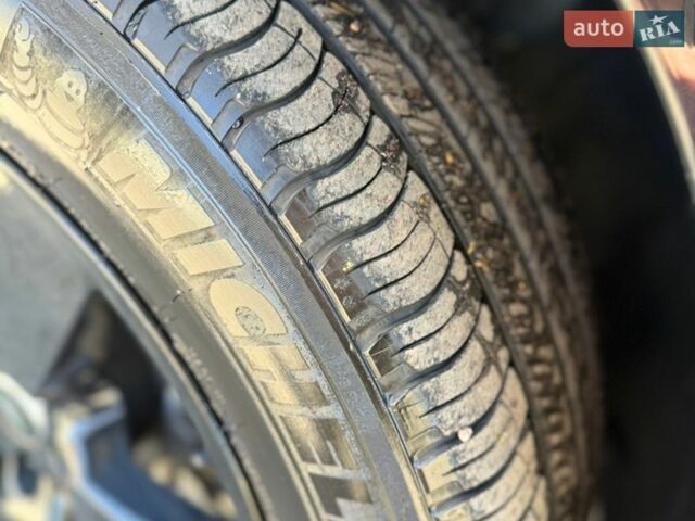 Чорний Ленд Ровер Дефендер, об'ємом двигуна 2 л та пробігом 92 тис. км за 54500 $, фото 15 на Automoto.ua