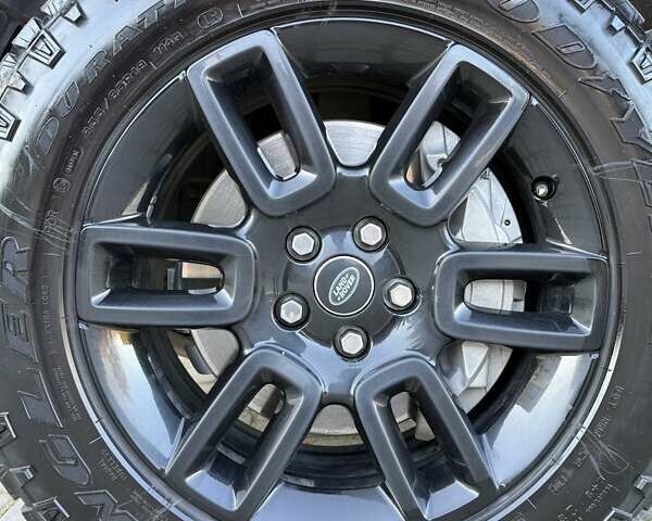 Черный Ленд Ровер Дефендер, объемом двигателя 3 л и пробегом 102 тыс. км за 88500 $, фото 21 на Automoto.ua