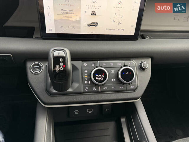 Черный Ленд Ровер Дефендер, объемом двигателя 2 л и пробегом 77 тыс. км за 76000 $, фото 29 на Automoto.ua