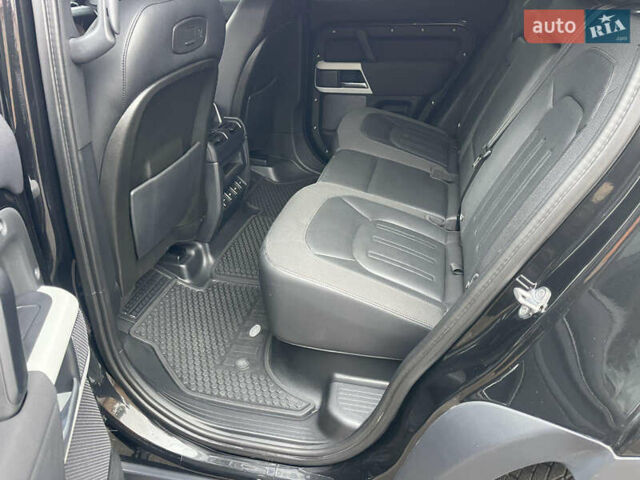 Черный Ленд Ровер Дефендер, объемом двигателя 2 л и пробегом 106 тыс. км за 57000 $, фото 13 на Automoto.ua