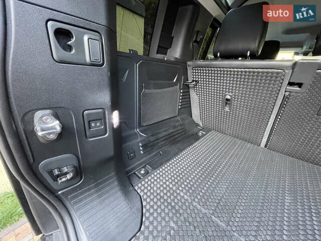 Чорний Ленд Ровер Дефендер, об'ємом двигуна 2 л та пробігом 107 тис. км за 54799 $, фото 65 на Automoto.ua