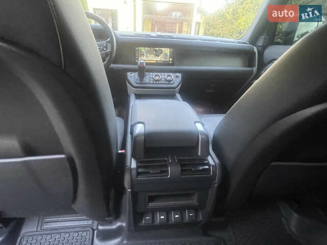 Чорний Ленд Ровер Дефендер, об'ємом двигуна 2 л та пробігом 107 тис. км за 54799 $, фото 54 на Automoto.ua