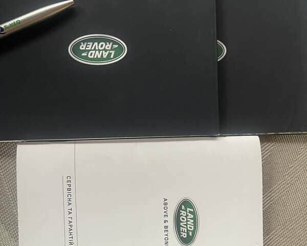 Черный Ленд Ровер Дефендер, объемом двигателя 2 л и пробегом 106 тыс. км за 57000 $, фото 37 на Automoto.ua