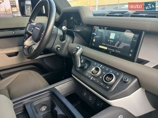 Чорний Ленд Ровер Дефендер, об'ємом двигуна 3 л та пробігом 99 тис. км за 59800 $, фото 6 на Automoto.ua