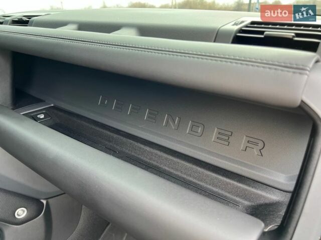 Чорний Ленд Ровер Дефендер, об'ємом двигуна 3 л та пробігом 105 тис. км за 73900 $, фото 33 на Automoto.ua