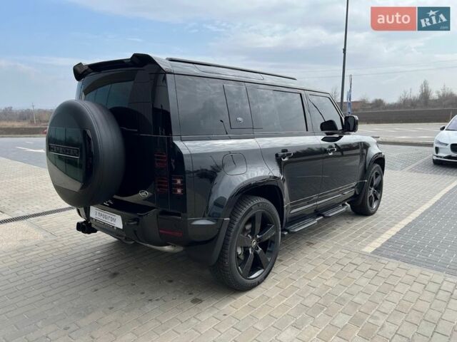 Чорний Ленд Ровер Дефендер, об'ємом двигуна 3 л та пробігом 105 тис. км за 73900 $, фото 6 на Automoto.ua