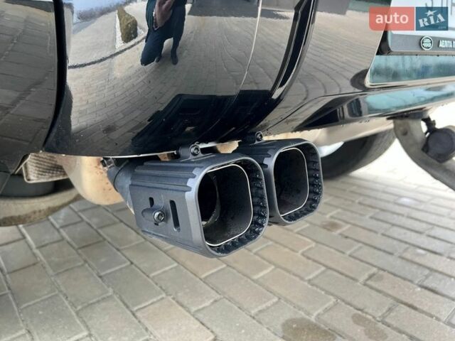 Чорний Ленд Ровер Дефендер, об'ємом двигуна 3 л та пробігом 105 тис. км за 73900 $, фото 35 на Automoto.ua