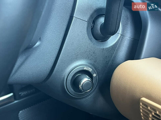 Чорний Ленд Ровер Дефендер, об'ємом двигуна 3 л та пробігом 72 тис. км за 83500 $, фото 48 на Automoto.ua