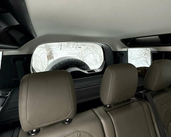 Чорний Ленд Ровер Дефендер, об'ємом двигуна 3 л та пробігом 90 тис. км за 68000 $, фото 21 на Automoto.ua