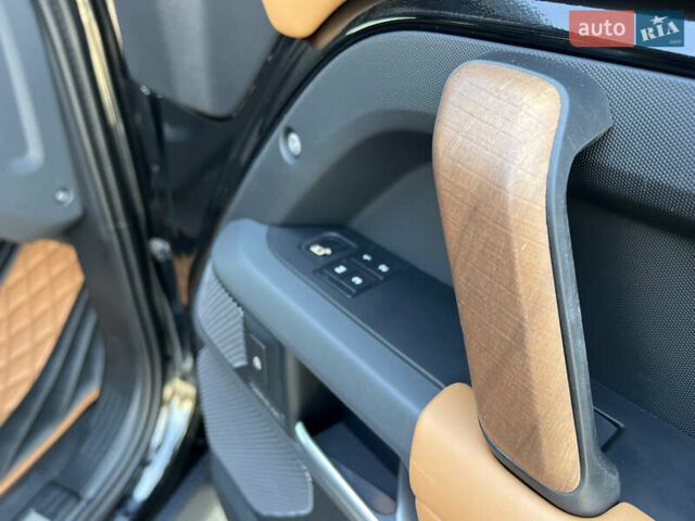 Чорний Ленд Ровер Дефендер, об'ємом двигуна 3 л та пробігом 72 тис. км за 83500 $, фото 49 на Automoto.ua