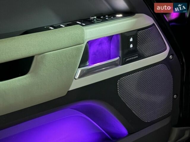 Чорний Ленд Ровер Дефендер, об'ємом двигуна 3 л та пробігом 99 тис. км за 59800 $, фото 51 на Automoto.ua