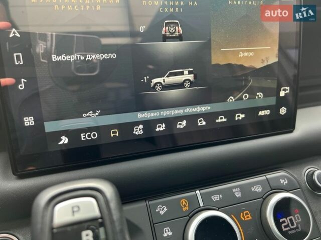 Чорний Ленд Ровер Дефендер, об'ємом двигуна 3 л та пробігом 105 тис. км за 73900 $, фото 17 на Automoto.ua