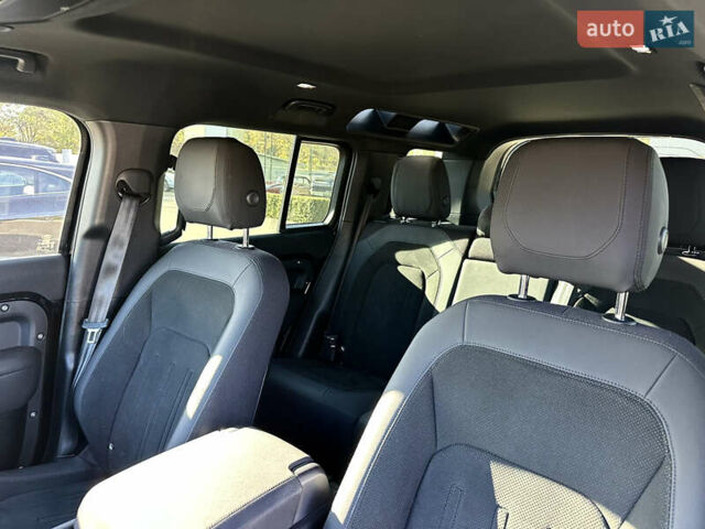 Чорний Ленд Ровер Дефендер, об'ємом двигуна 2 л та пробігом 47 тис. км за 75900 $, фото 11 на Automoto.ua