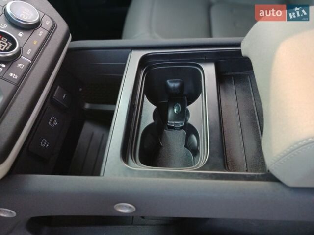 Чорний Ленд Ровер Дефендер, об'ємом двигуна 3 л та пробігом 99 тис. км за 59800 $, фото 21 на Automoto.ua