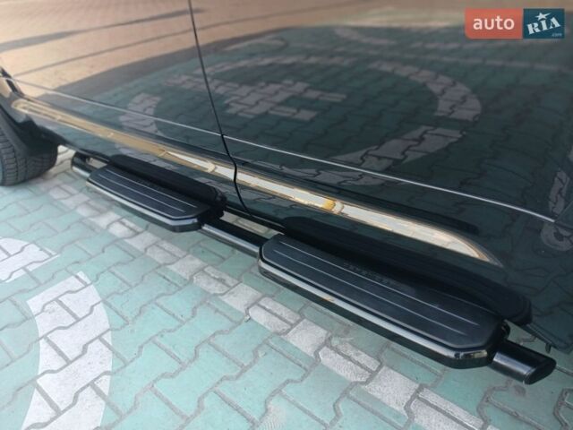 Чорний Ленд Ровер Дефендер, об'ємом двигуна 3 л та пробігом 99 тис. км за 59800 $, фото 25 на Automoto.ua