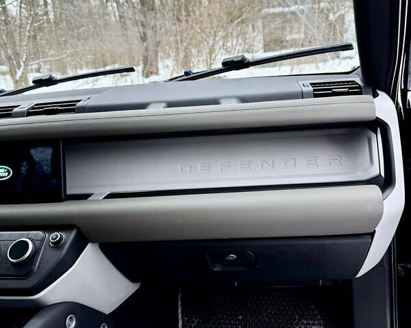 Чорний Ленд Ровер Дефендер, об'ємом двигуна 3 л та пробігом 90 тис. км за 68000 $, фото 25 на Automoto.ua