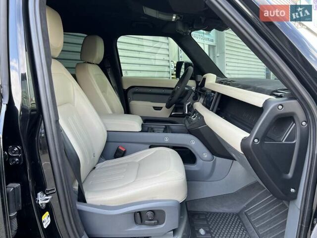 Чорний Ленд Ровер Дефендер, об'ємом двигуна 3 л та пробігом 113 тис. км за 66900 $, фото 24 на Automoto.ua