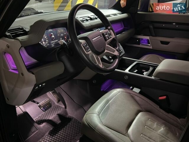 Чорний Ленд Ровер Дефендер, об'ємом двигуна 3 л та пробігом 99 тис. км за 59800 $, фото 49 на Automoto.ua