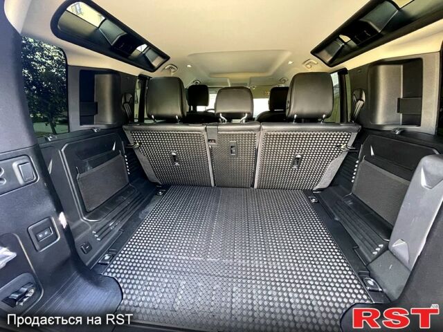 Чорний Ленд Ровер Дефендер, об'ємом двигуна 2 л та пробігом 96 тис. км за 56500 $, фото 6 на Automoto.ua