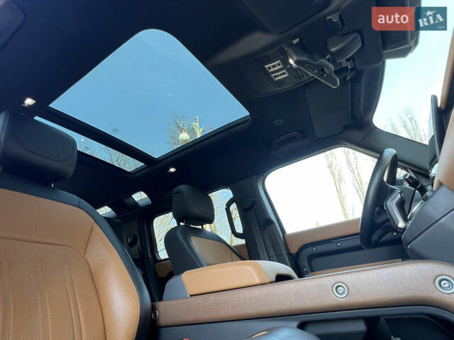 Чорний Ленд Ровер Дефендер, об'ємом двигуна 3 л та пробігом 72 тис. км за 83500 $, фото 45 на Automoto.ua