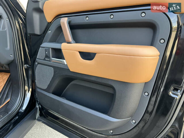 Чорний Ленд Ровер Дефендер, об'ємом двигуна 3 л та пробігом 72 тис. км за 83500 $, фото 35 на Automoto.ua