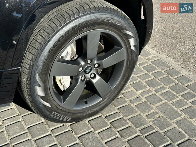 Чорний Ленд Ровер Дефендер, об'ємом двигуна 2 л та пробігом 47 тис. км за 75900 $, фото 18 на Automoto.ua