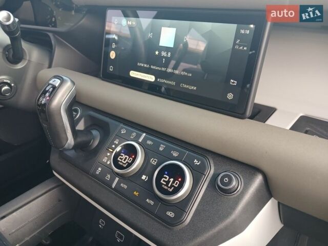 Чорний Ленд Ровер Дефендер, об'ємом двигуна 3 л та пробігом 99 тис. км за 59800 $, фото 8 на Automoto.ua