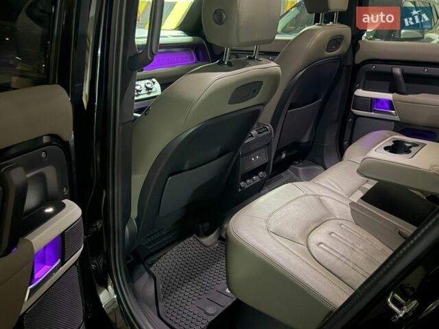 Чорний Ленд Ровер Дефендер, об'ємом двигуна 3 л та пробігом 99 тис. км за 59800 $, фото 9 на Automoto.ua