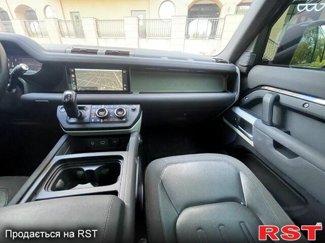 Чорний Ленд Ровер Дефендер, об'ємом двигуна 2 л та пробігом 96 тис. км за 56500 $, фото 5 на Automoto.ua