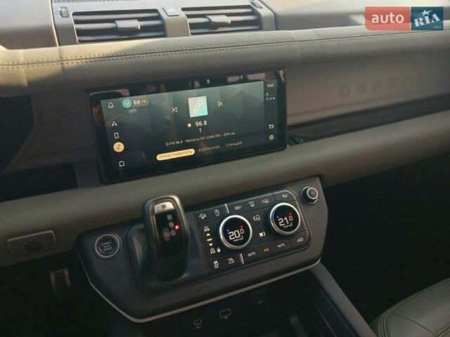 Чорний Ленд Ровер Дефендер, об'ємом двигуна 3 л та пробігом 99 тис. км за 59800 $, фото 28 на Automoto.ua