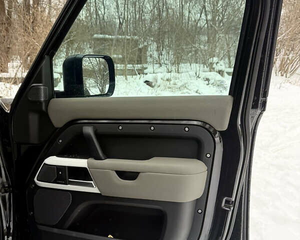 Чорний Ленд Ровер Дефендер, об'ємом двигуна 3 л та пробігом 90 тис. км за 68000 $, фото 13 на Automoto.ua