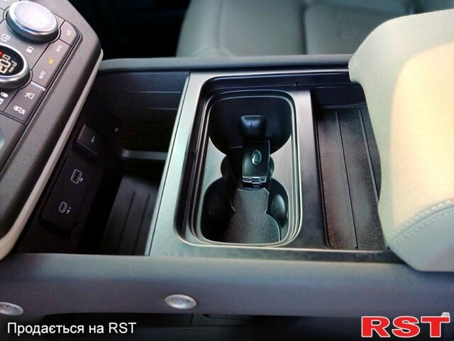 Черный Ленд Ровер Дефендер, объемом двигателя 3 л и пробегом 99 тыс. км за 62500 $, фото 9 на Automoto.ua