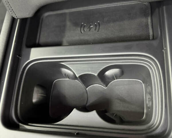 Черный Ленд Ровер Дефендер, объемом двигателя 3 л и пробегом 166 тыс. км за 60000 $, фото 12 на Automoto.ua