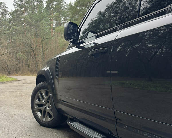 Черный Ленд Ровер Дефендер, объемом двигателя 3 л и пробегом 100 тыс. км за 65000 $, фото 3 на Automoto.ua