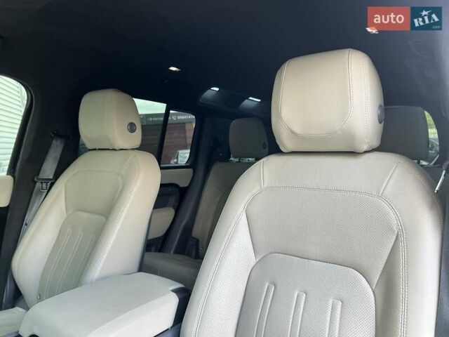 Чорний Ленд Ровер Дефендер, об'ємом двигуна 3 л та пробігом 113 тис. км за 66900 $, фото 19 на Automoto.ua