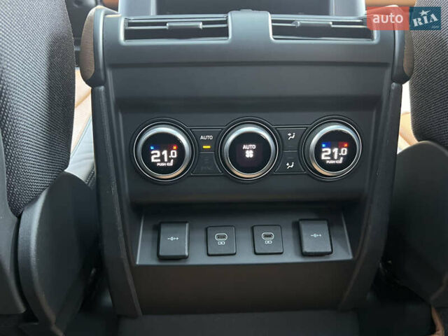 Чорний Ленд Ровер Дефендер, об'ємом двигуна 3 л та пробігом 72 тис. км за 83500 $, фото 50 на Automoto.ua