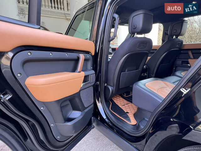 Чорний Ленд Ровер Дефендер, об'ємом двигуна 3 л та пробігом 72 тис. км за 83500 $, фото 30 на Automoto.ua