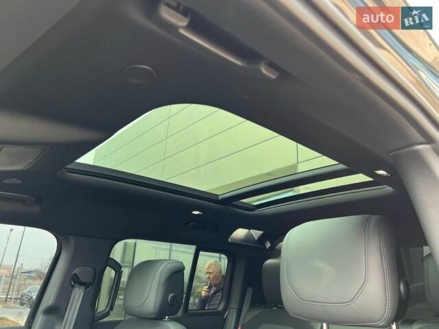 Чорний Ленд Ровер Дефендер, об'ємом двигуна 3 л та пробігом 105 тис. км за 73900 $, фото 23 на Automoto.ua