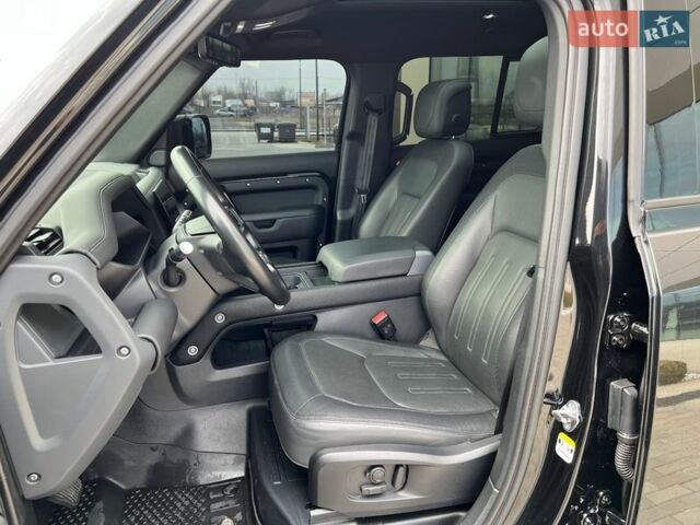 Чорний Ленд Ровер Дефендер, об'ємом двигуна 3 л та пробігом 105 тис. км за 73900 $, фото 9 на Automoto.ua