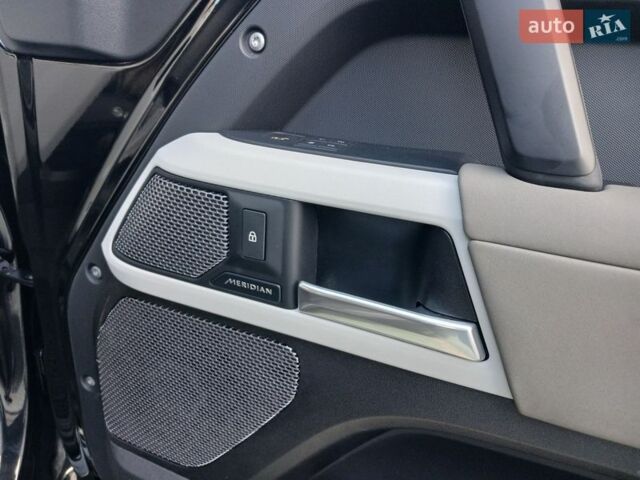 Чорний Ленд Ровер Дефендер, об'ємом двигуна 3 л та пробігом 99 тис. км за 59800 $, фото 14 на Automoto.ua