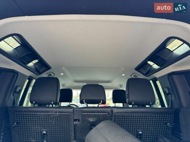 Черный Ленд Ровер Дефендер, объемом двигателя 3 л и пробегом 47 тыс. км за 63501 $, фото 31 на Automoto.ua