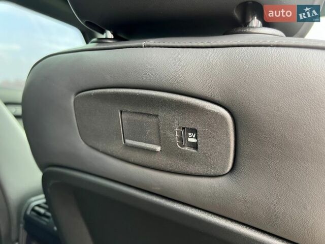 Чорний Ленд Ровер Дефендер, об'ємом двигуна 3 л та пробігом 105 тис. км за 73900 $, фото 28 на Automoto.ua