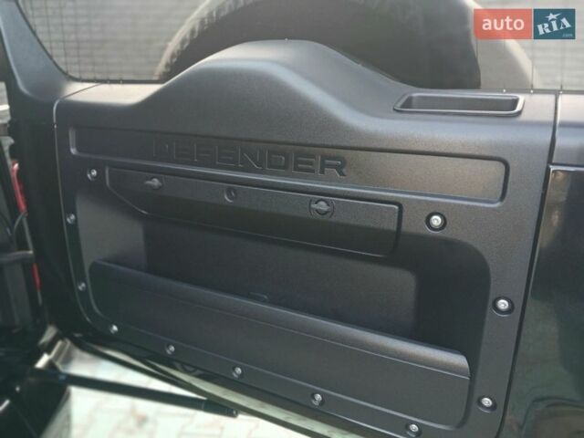 Чорний Ленд Ровер Дефендер, об'ємом двигуна 3 л та пробігом 99 тис. км за 59800 $, фото 41 на Automoto.ua