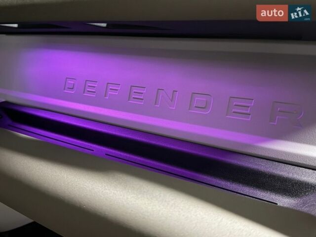 Чорний Ленд Ровер Дефендер, об'ємом двигуна 3 л та пробігом 99 тис. км за 59800 $, фото 43 на Automoto.ua