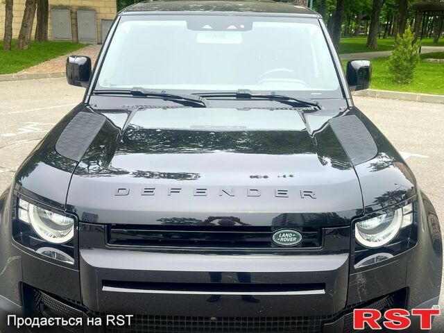 Чорний Ленд Ровер Дефендер, об'ємом двигуна 2 л та пробігом 96 тис. км за 56500 $, фото 1 на Automoto.ua